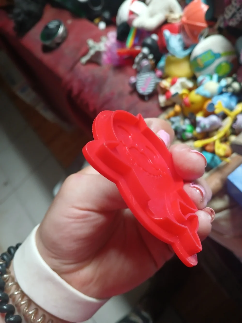 red plastic Baby Shark cookie cutter X3 Lot